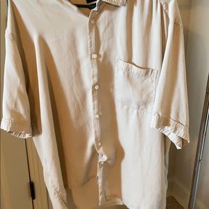 a short sleeve shirt